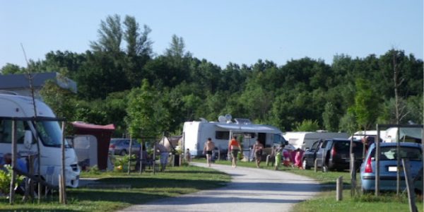 Les campings et aires de camping-cars