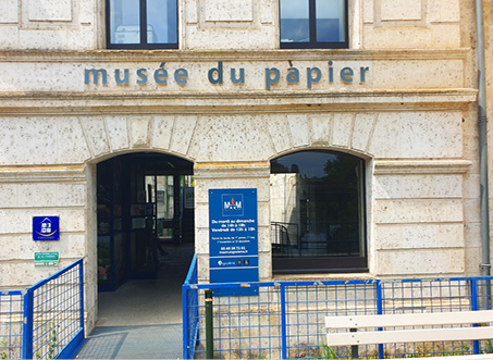 Entrée du Musée du Papier qui surplombe le fleuve Charente