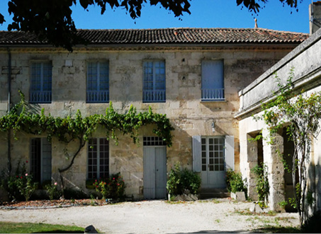 Façade l'usine de papier de La Courade à La Couronne