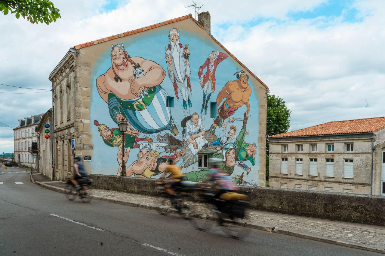 Angoulême - visite bande dessinée - murs peints