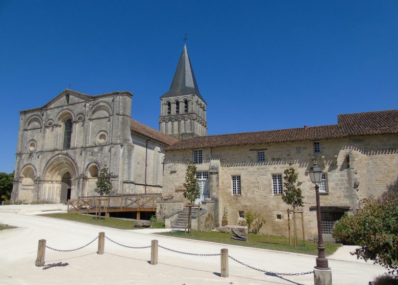 Abbaye de Saint Amant de Boixe