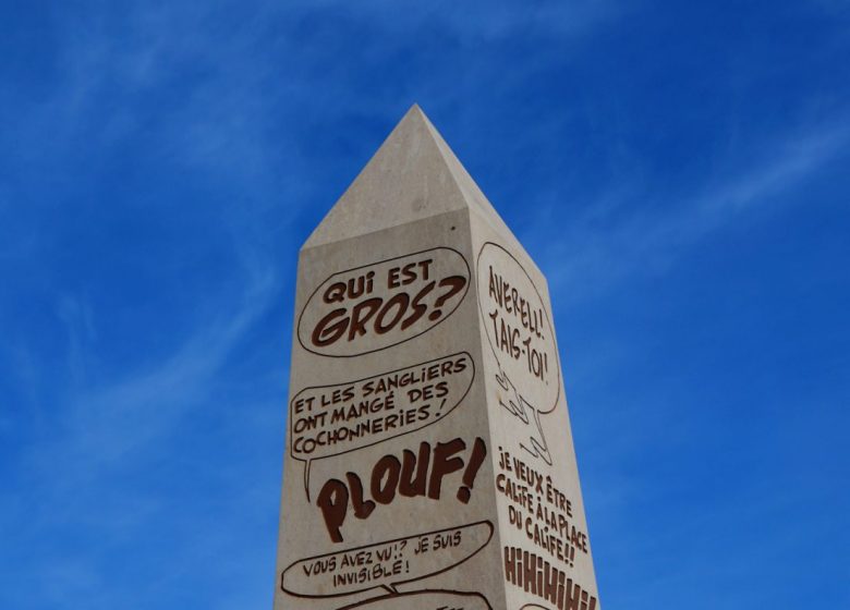 Parvis de la gare : L’Obélisque et le Menhir