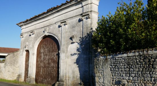 La promenade des portails charentais de Vénat