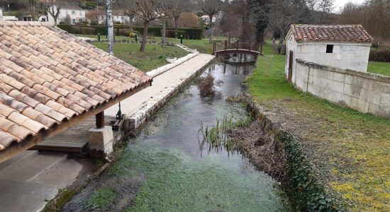 Aire de services camping-cars Voeuil et Giget