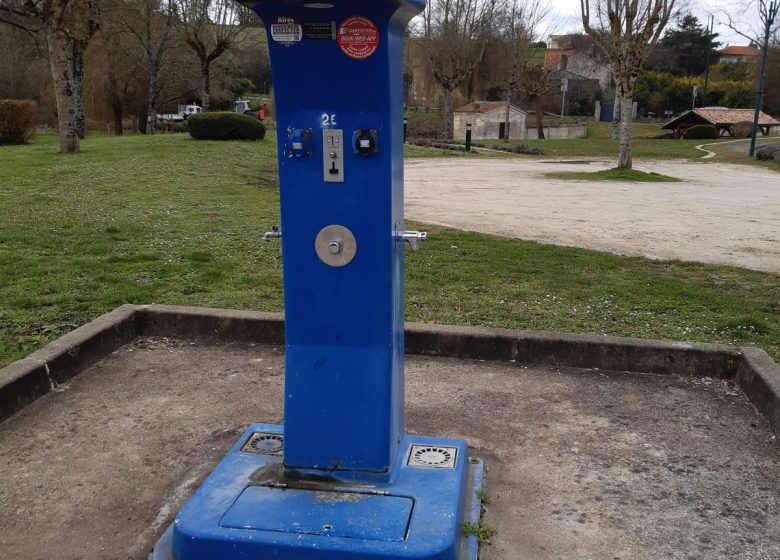 Aire de services camping-cars Voeuil et Giget