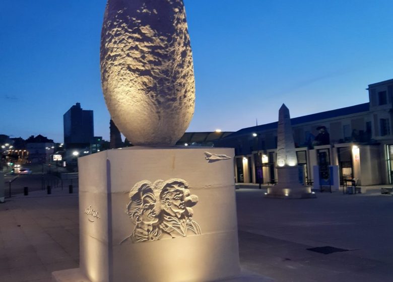Parvis de la gare : L’Obélisque et le Menhir