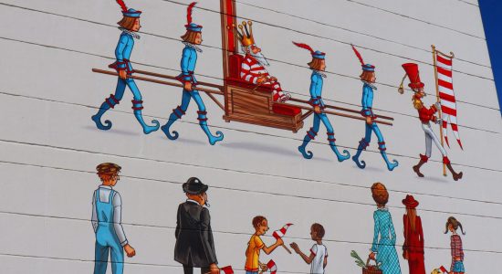 Mur peint « Le Défilé »