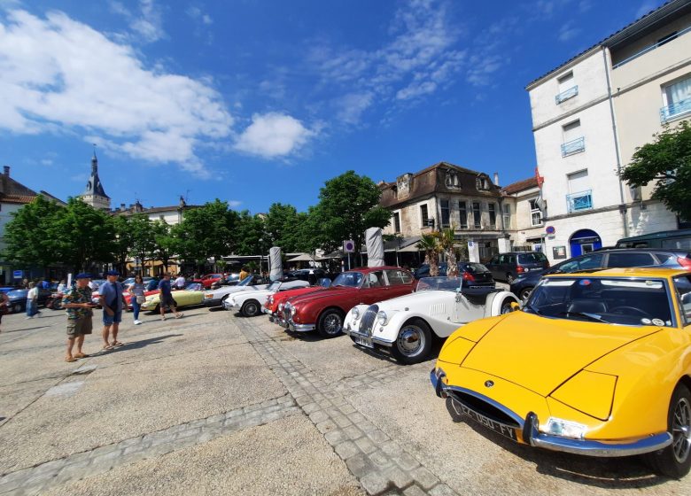 Rassemblement mensuel de voitures anciennes