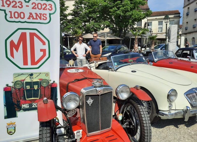 Rassemblement mensuel de voitures anciennes