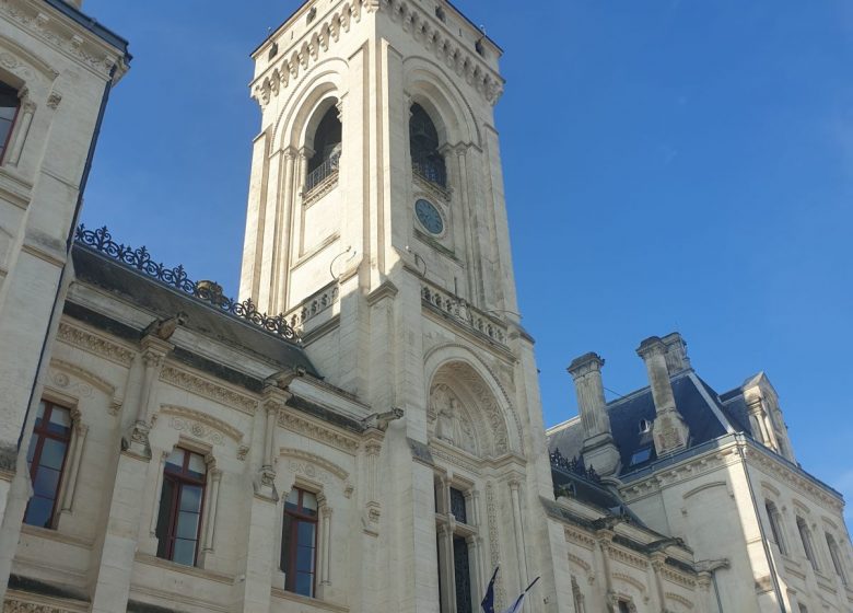 Visite guidée – L’hôtel de ville et les tours de l’ancien château comtal