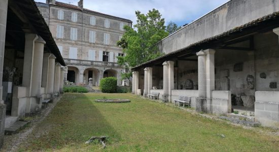 Visite en famille au musée de la Société Archéologique