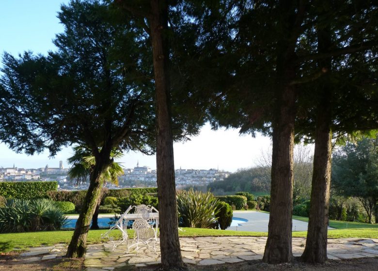 Champ Fleuri – Chambre Remparts