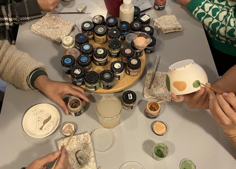 Moi/s local – Atelier de peinture sur faïence avec Alleya