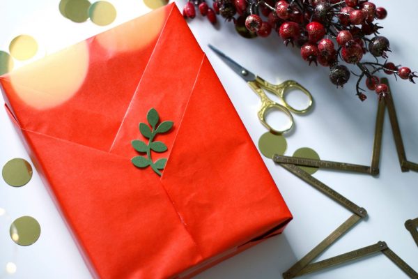 Moi/s local – Atelier pliage de cadeaux de Noël avec JAAN