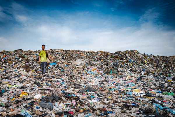 J’agis pour réduire – Exposition photographique de la reporter Isabelle Serro : Destination finale, de notre dressing à l’océan
