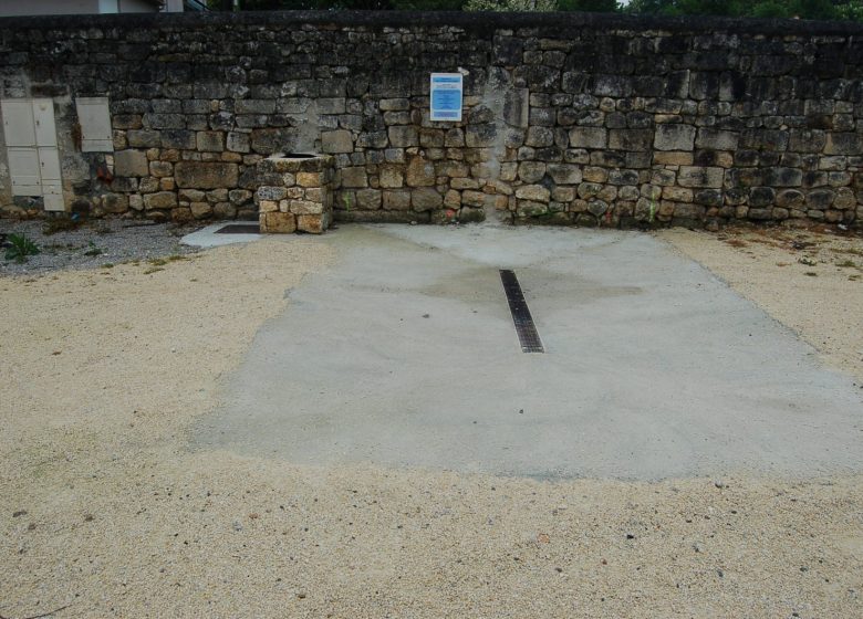 Aire de services camping-cars Mouthiers-sur-Boëme