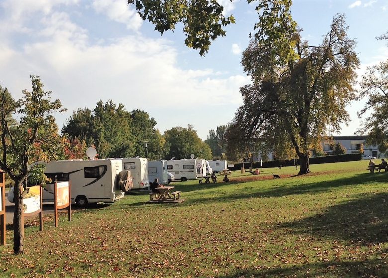 Aire de services camping-cars Roullet -Saint-Estèphe