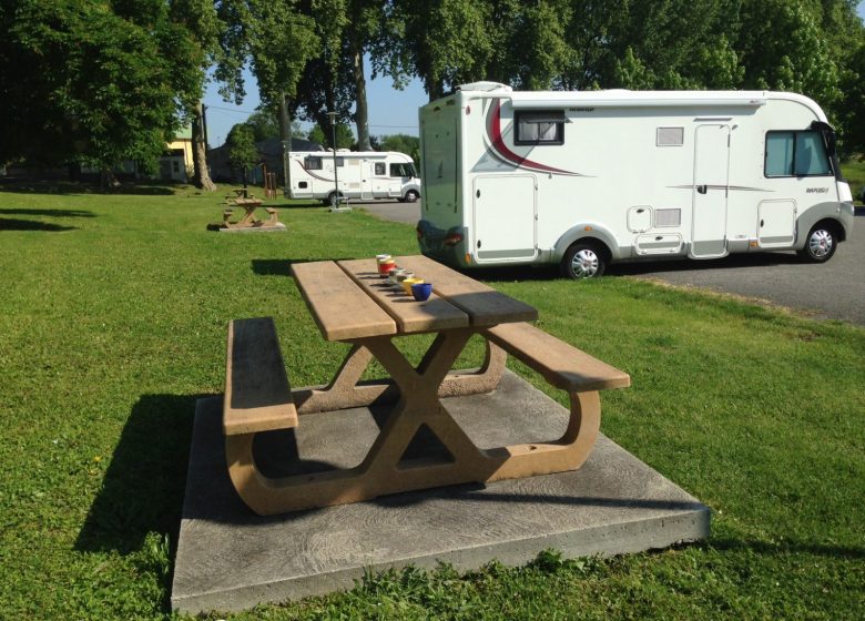 Aire de services camping-cars Roullet -Saint-Estèphe