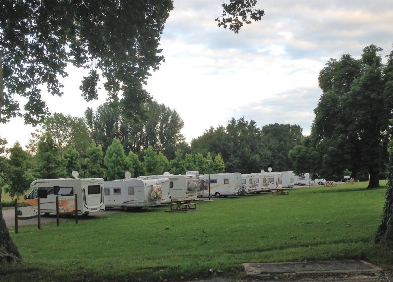 Aire de services camping-cars Roullet -Saint-Estèphe