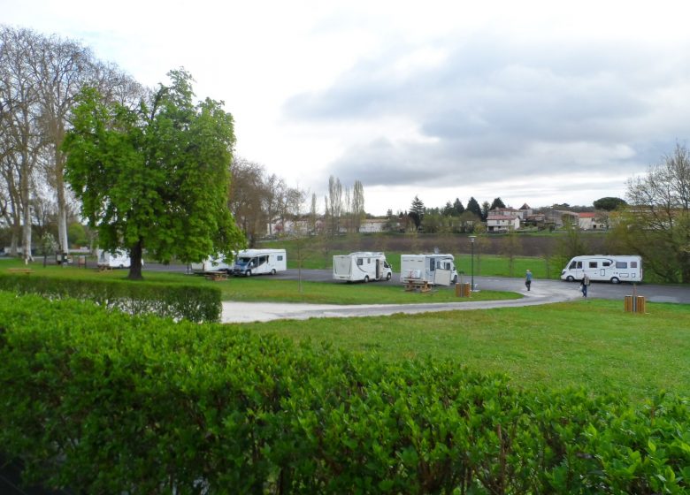 Aire de services camping-cars Roullet -Saint-Estèphe