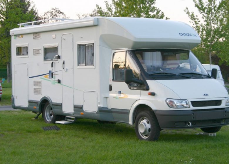 Aire de services camping-cars Voeuil et Giget