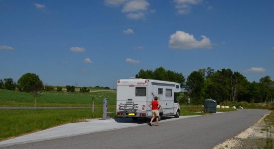 Aire de services camping-cars de Pont à Brac